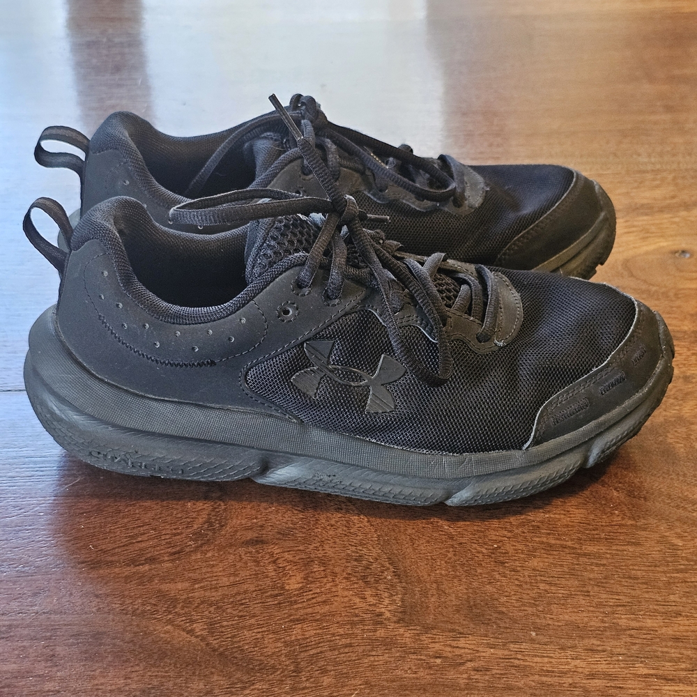 Under Armour Charged Assert 10 Running Shoe in Black Size 8.5 Mens